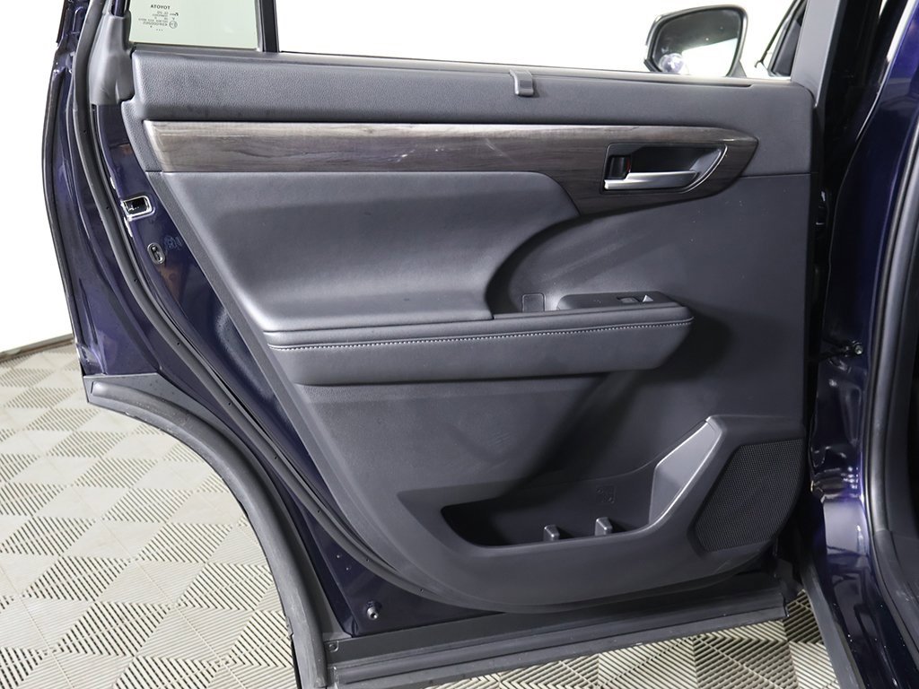 Used 2020 Toyota Highlander Limited image 28