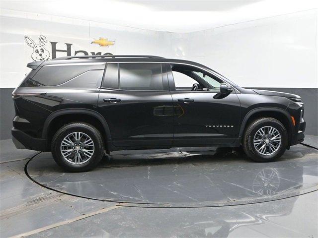 Used 2025 Chevrolet Traverse LT image 38