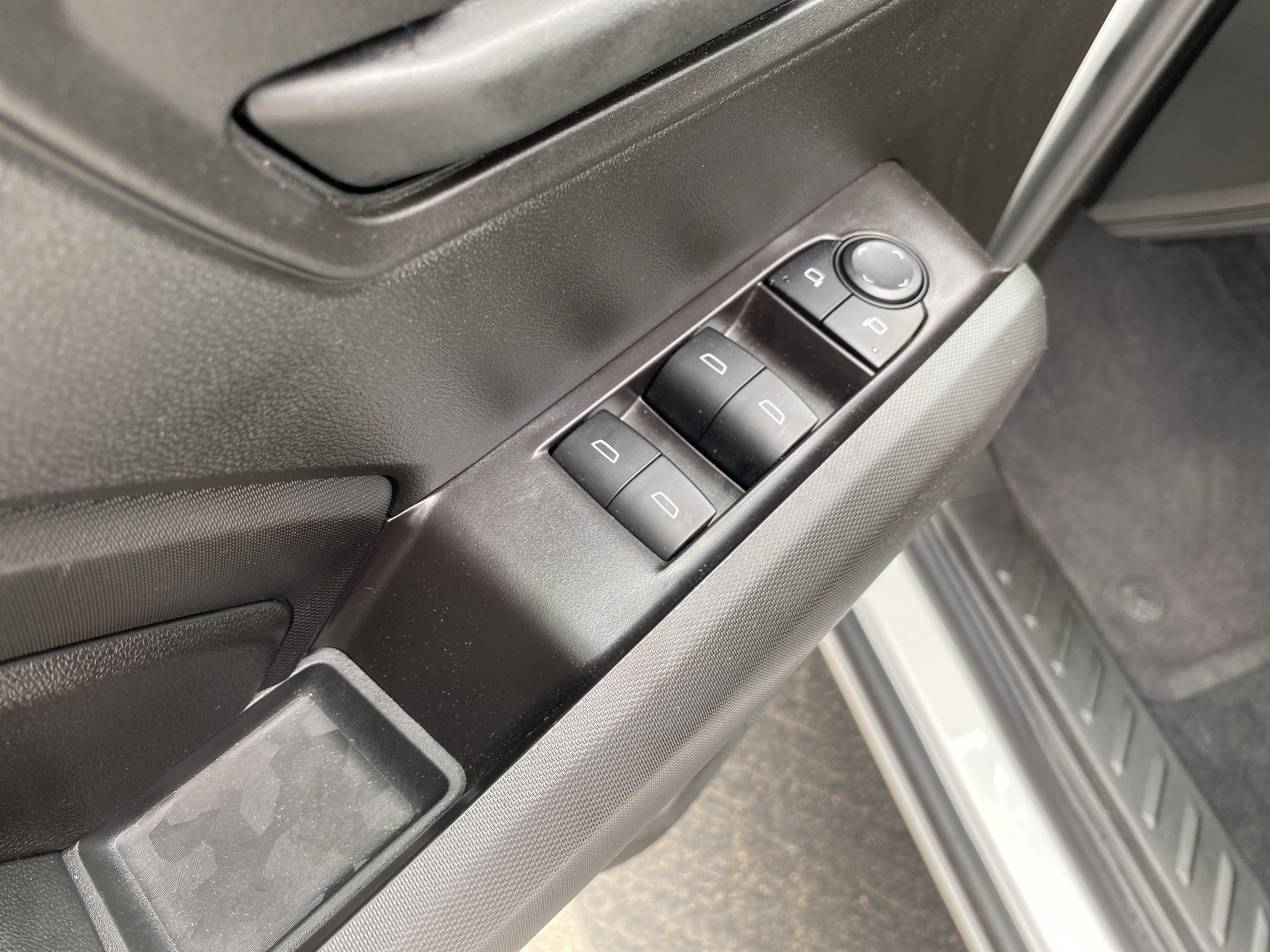 Used 2025 Chevrolet Colorado W/T image 8