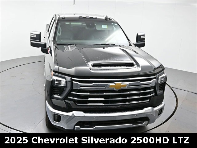 Used 2025 Chevrolet Silverado 2500 LTZ w/ LTZ Premium Package image 18
