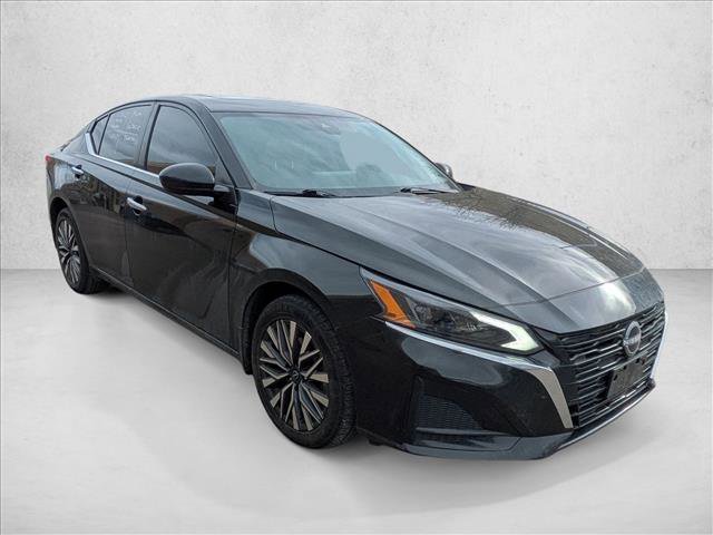 Used 2023 Nissan Altima 2.5 SV w/ SV Premium Package image 3