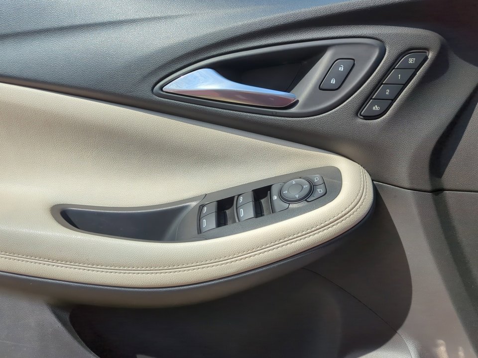 Used 2020 Buick Encore GX Essence w/ Experience Buick Package image 31