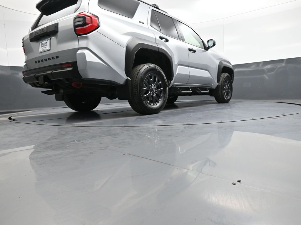 New 2026 Toyota 4Runner SR5 AWD/4WD image 31