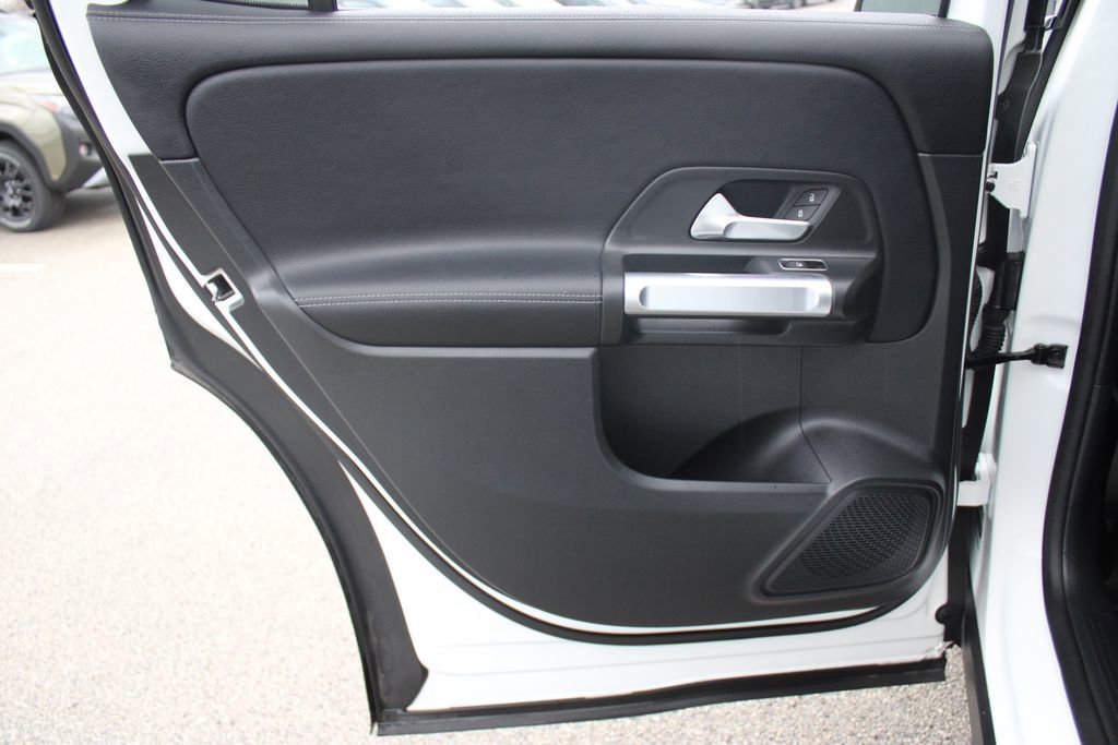 Used 2023 Mercedes-Benz GLB 250 4MATIC w/ Premium Package image 22