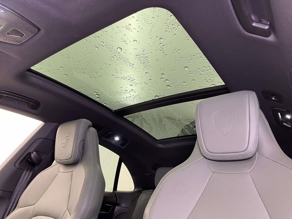 Certified 2025 Porsche Macan 4 Electric image 18