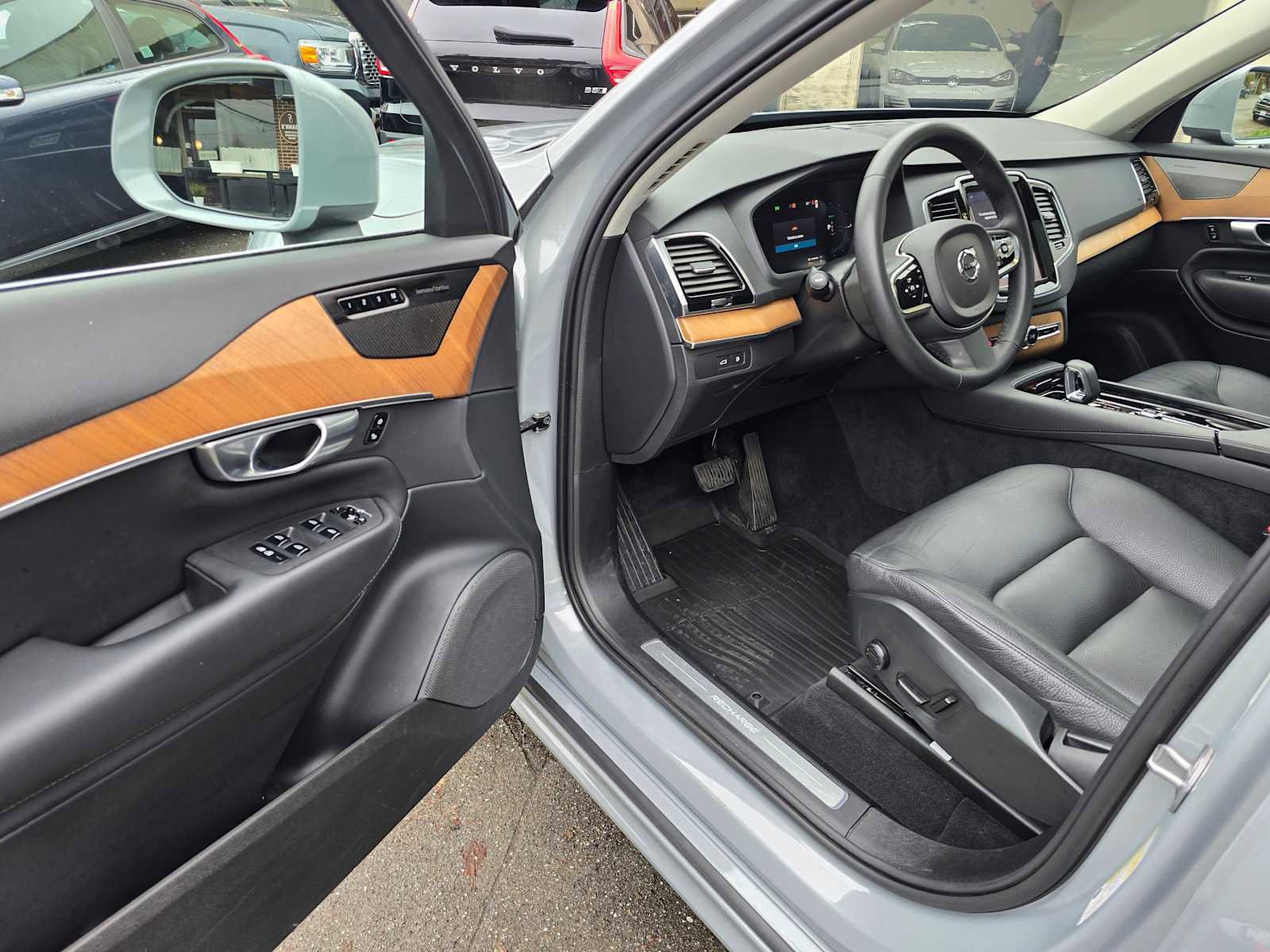 Certified 2024 Volvo XC90 T8 Plus w/ Protection Package Premier image 20