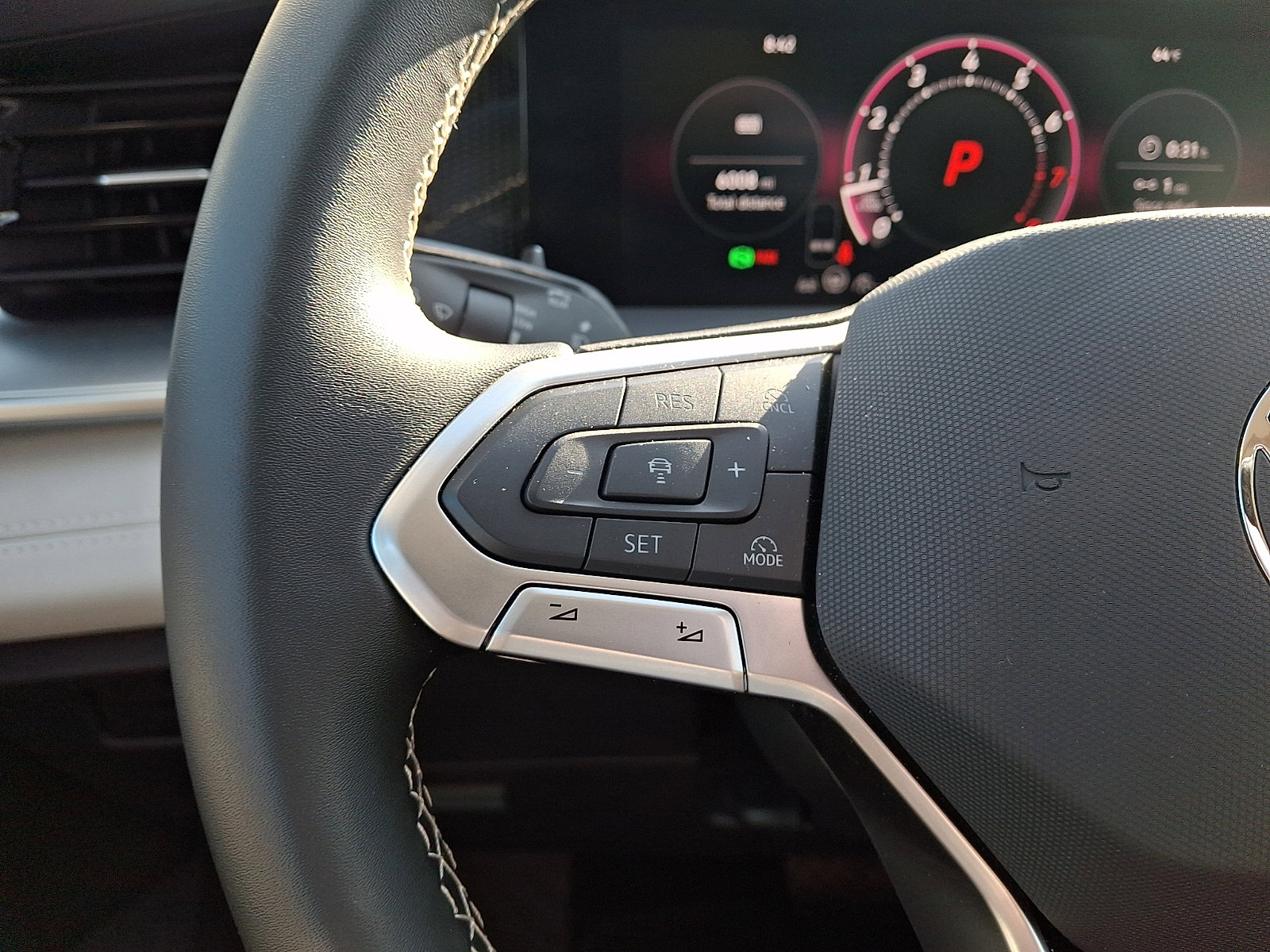 Certified 2025 Volkswagen Tiguan SE image 20