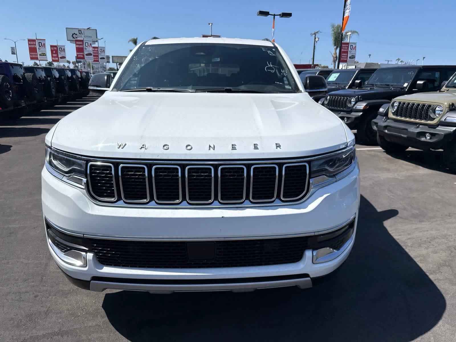 Used 2024 Jeep Wagoneer L Series II RWD image 5