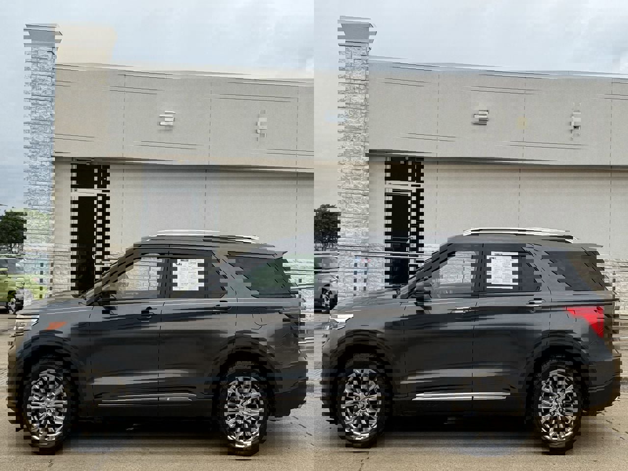 Used 2020 Ford Explorer Limited image 3