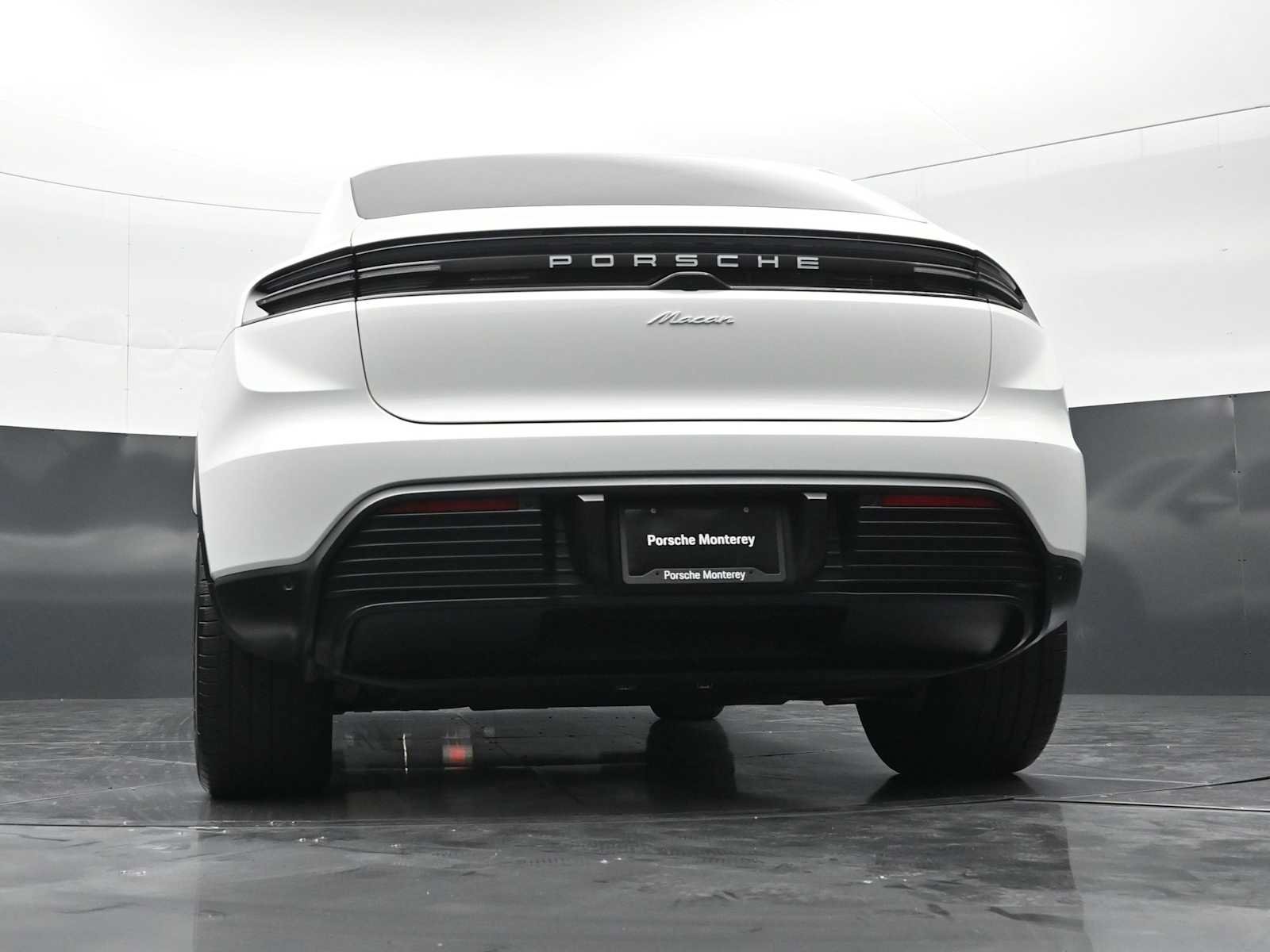 Certified 2025 Porsche Macan Electric RWD image 40