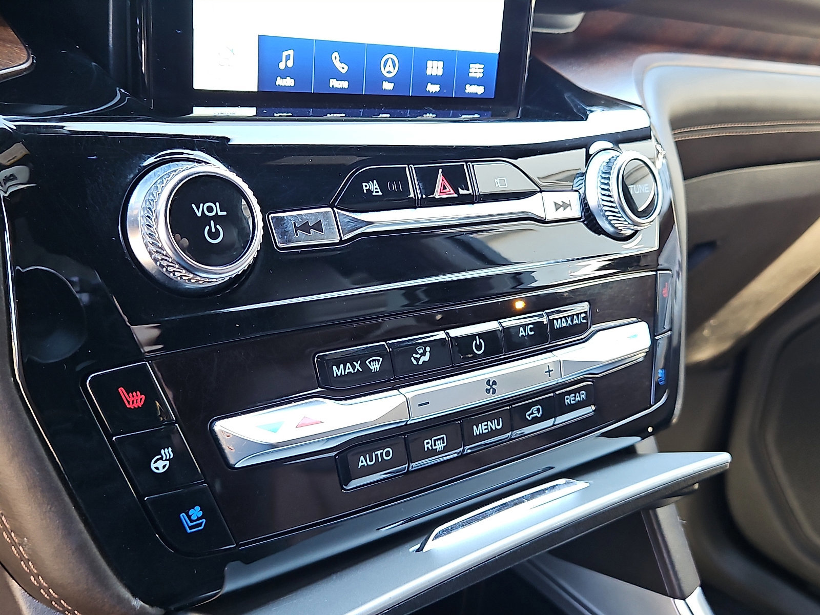 Used 2022 Ford Explorer King Ranch w/ Technology Package image 17