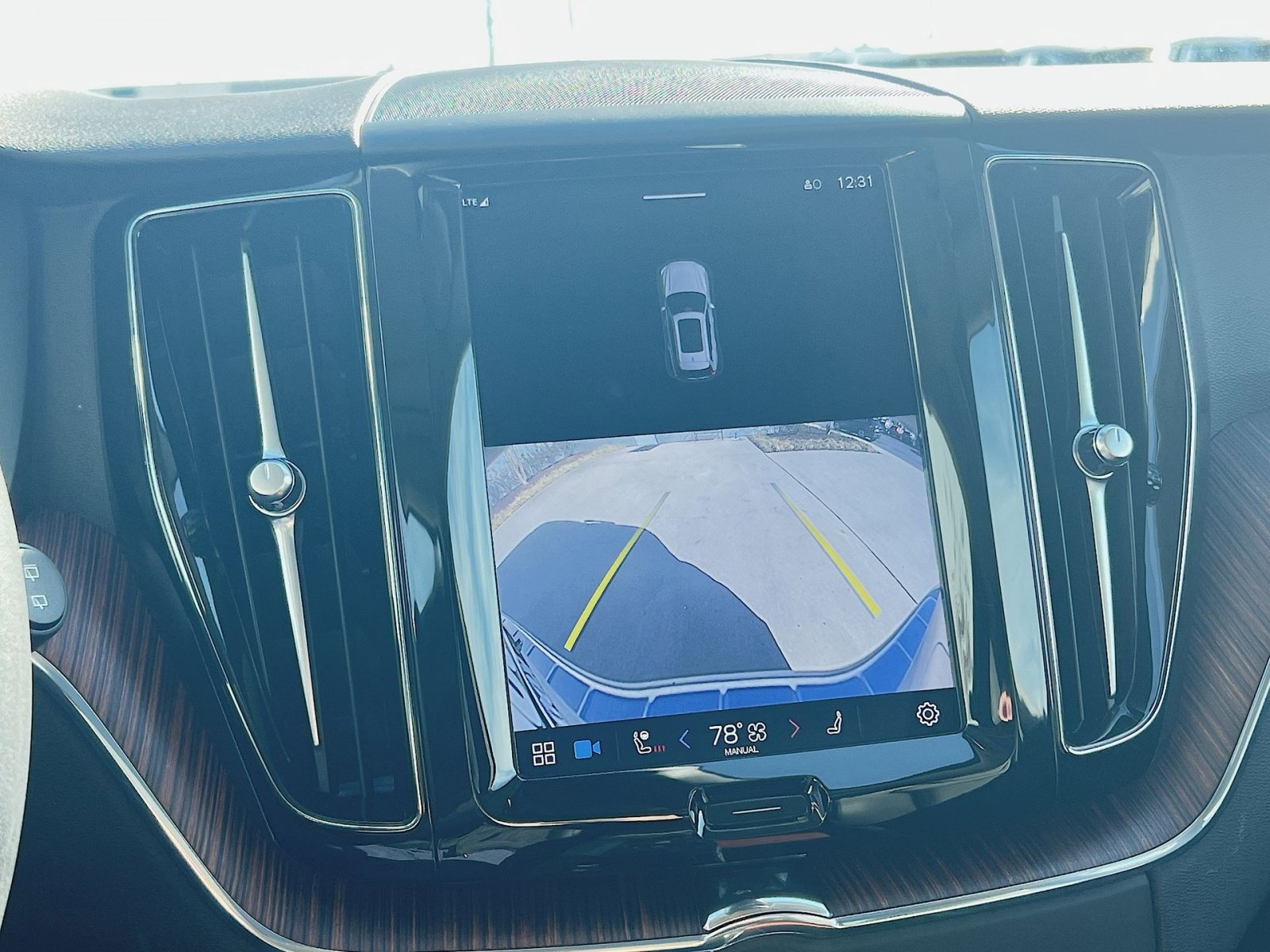 Used 2023 Volvo XC60 B5 Plus w/ Protection Package Premier image 19