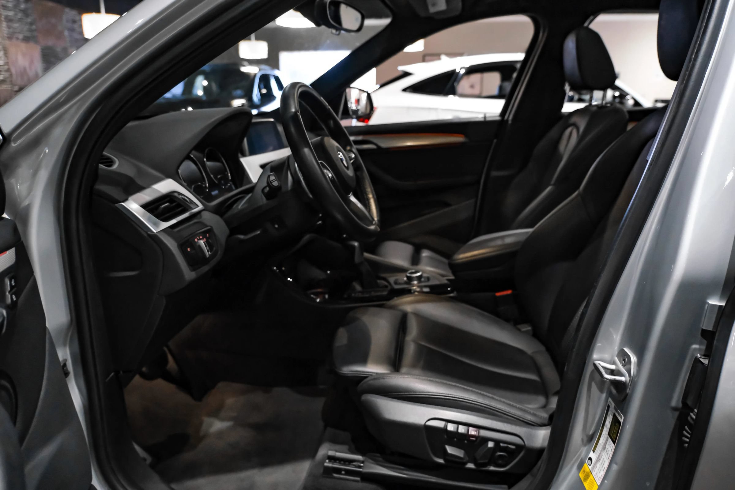 Used 2019 BMW X1 sDrive28i w/ M Sport Package FWD image 4