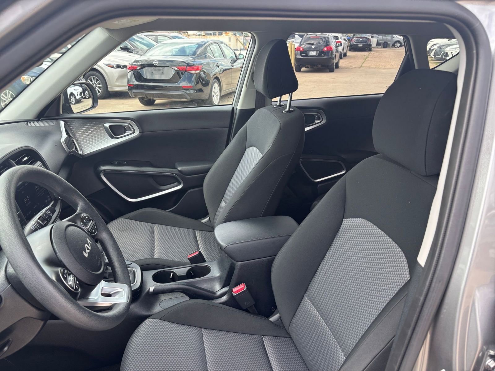 Used 2025 Kia Soul LX w/ LX Technology Package FWD image 24