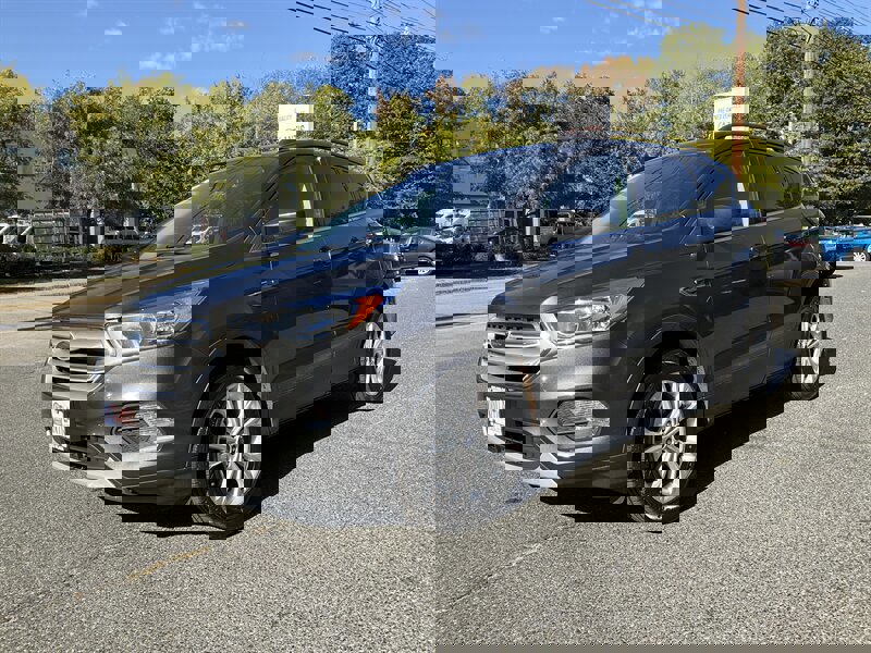 Used 2018 Ford Escape SE image 1