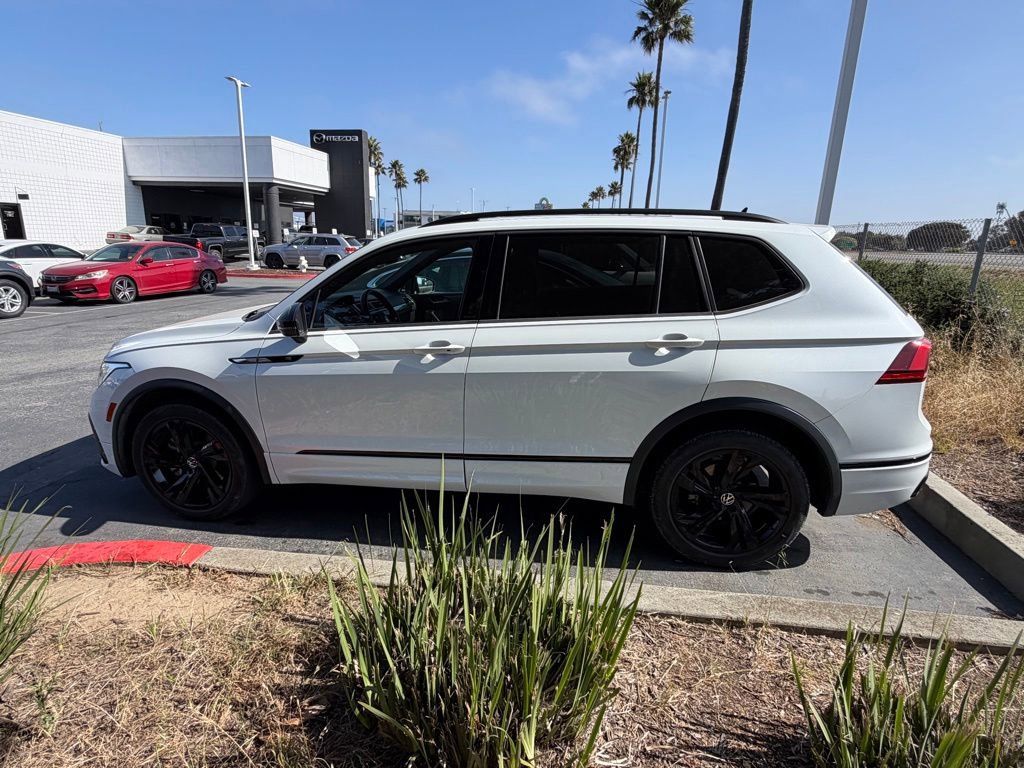 Used 2024 Volkswagen Tiguan SE R-Line AWD/4WD image 2