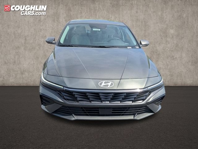 New 2026 Hyundai Elantra Limited FWD image 2