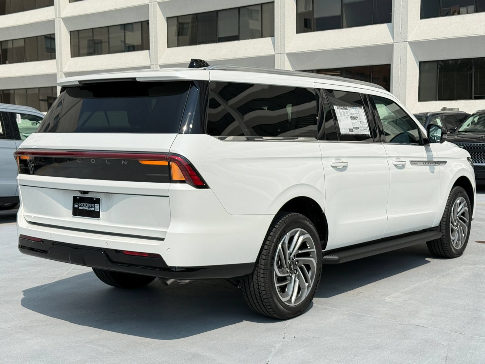 New 2027 Lincoln Navigator L Premier AWD/4WD image 5