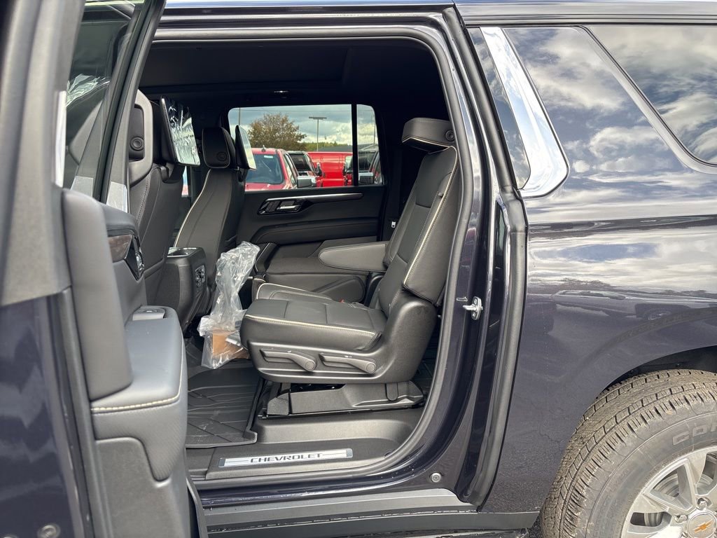 New 2026 Chevrolet Suburban Premier image 9