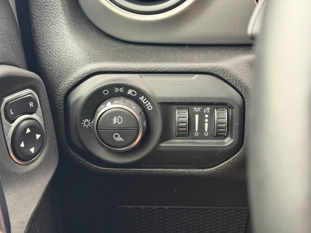 Used 2021 Jeep Gladiator Sport AWD/4WD image 15