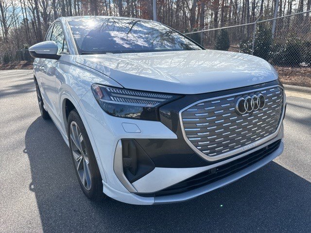 Used 2024 Audi Q4 e-tron Prestige image 3