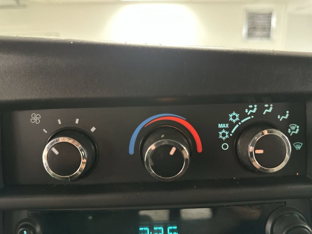Used 2010 Chevrolet Express 2500 RWD image 28