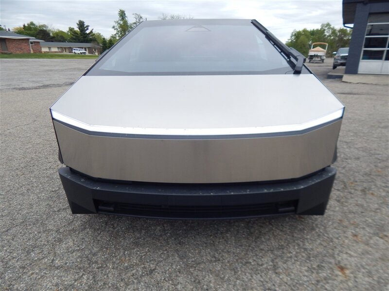 Used 2024 Tesla Cybertruck AWD Crew Cab image 4