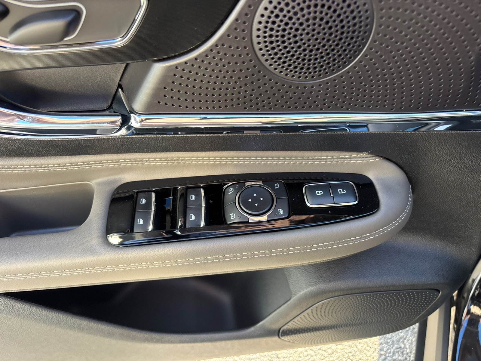 New 2026 Lincoln Corsair Reserve image 13