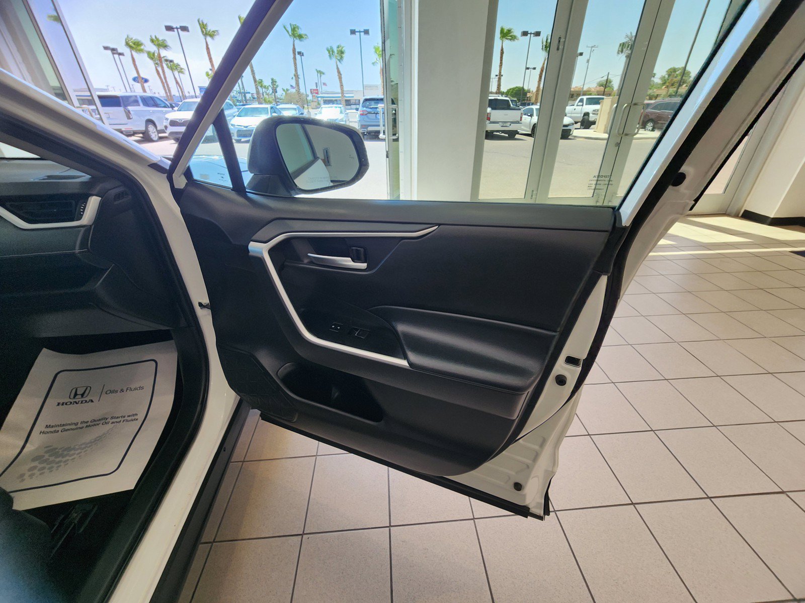 Used 2024 Toyota RAV4 XLE FWD image 28