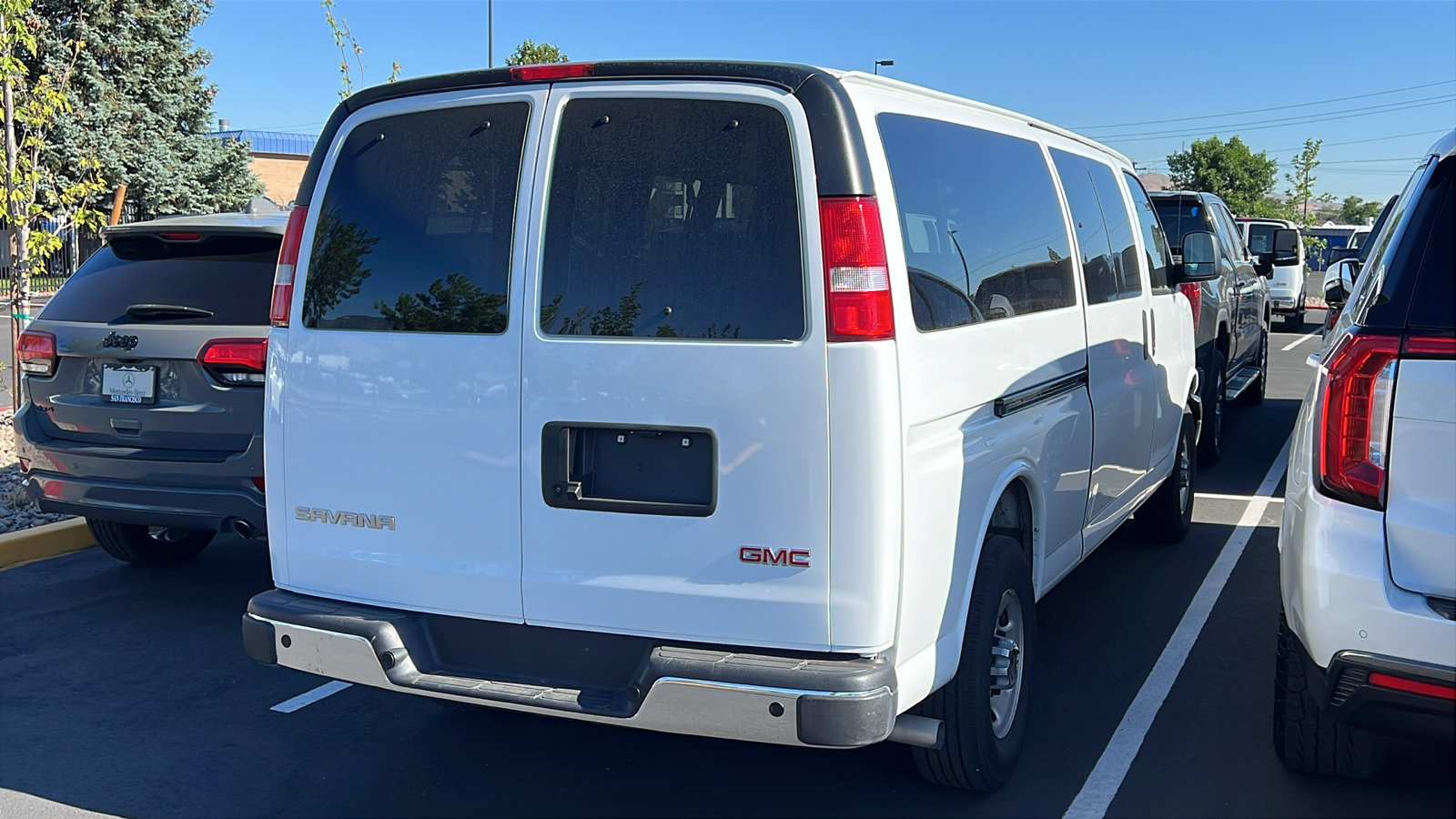 Used 2025 GMC Savana 3500 LT w/ LT Preferred Equipment Group RWD image 3