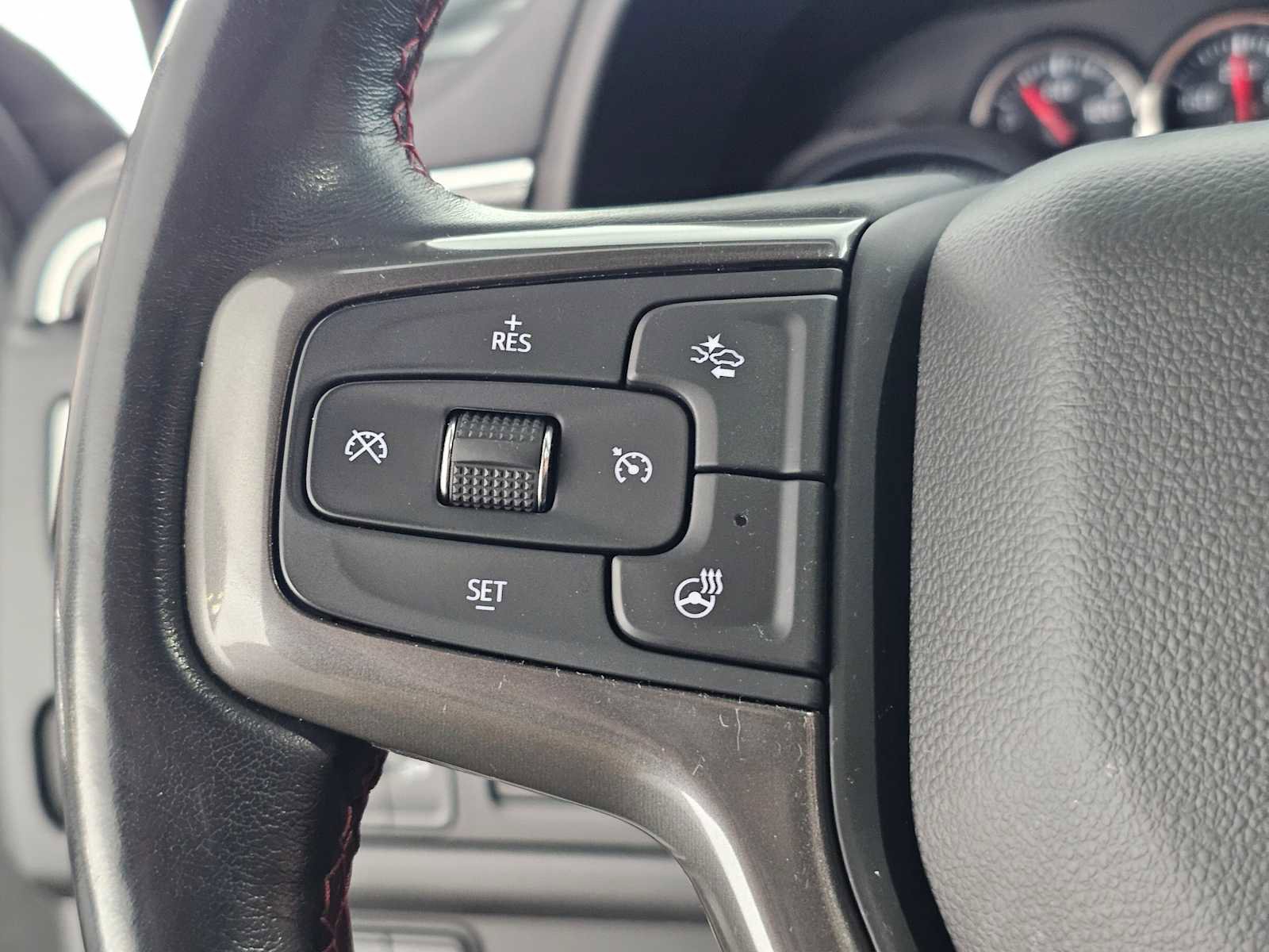 Used 2021 Chevrolet Suburban RST w/ Luxury Package image 31