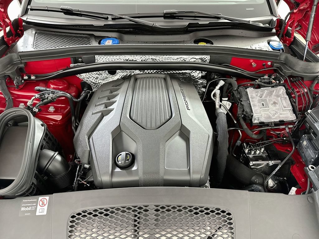 Certified 2026 Porsche Macan Turbo AWD/4WD image 32