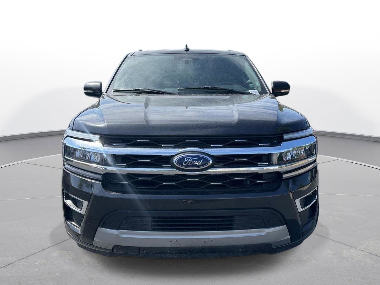 Used 2024 Ford Expedition Max Limited AWD/4WD image 3