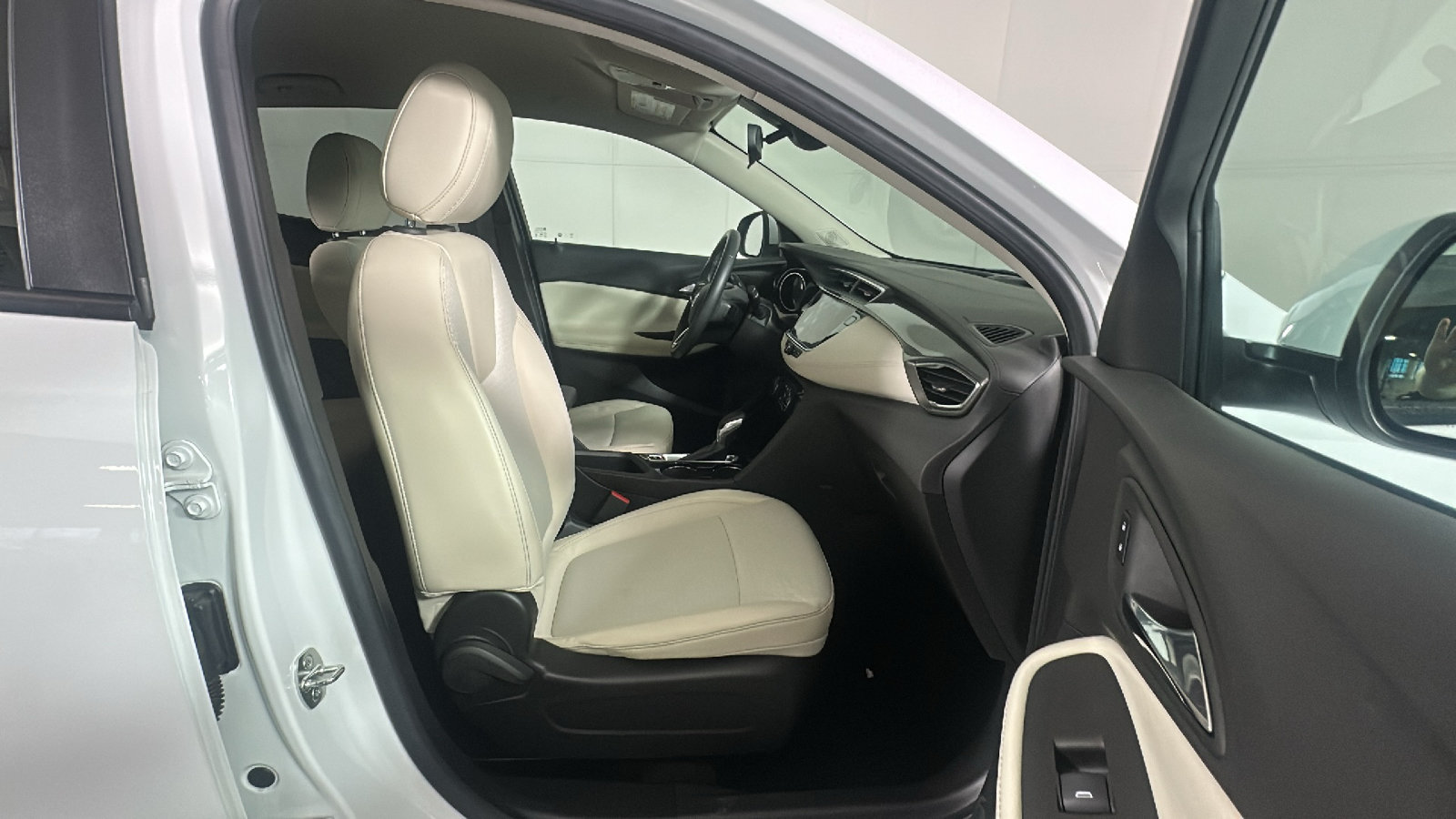 Used 2023 Buick Encore GX Select w/ Safety Package II AWD/4WD image 36