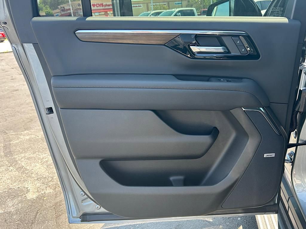 New 2025 Chevrolet Suburban High Country image 23