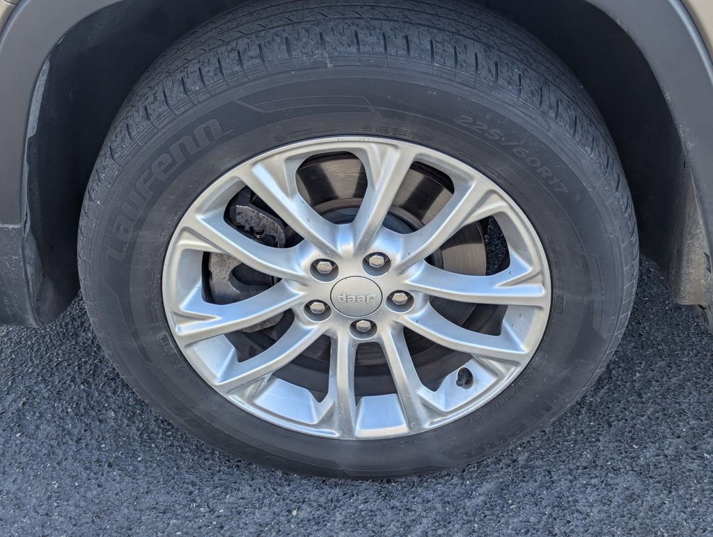 Used 2019 Jeep Cherokee Latitude w/ Popular Appearance Group FWD image 13