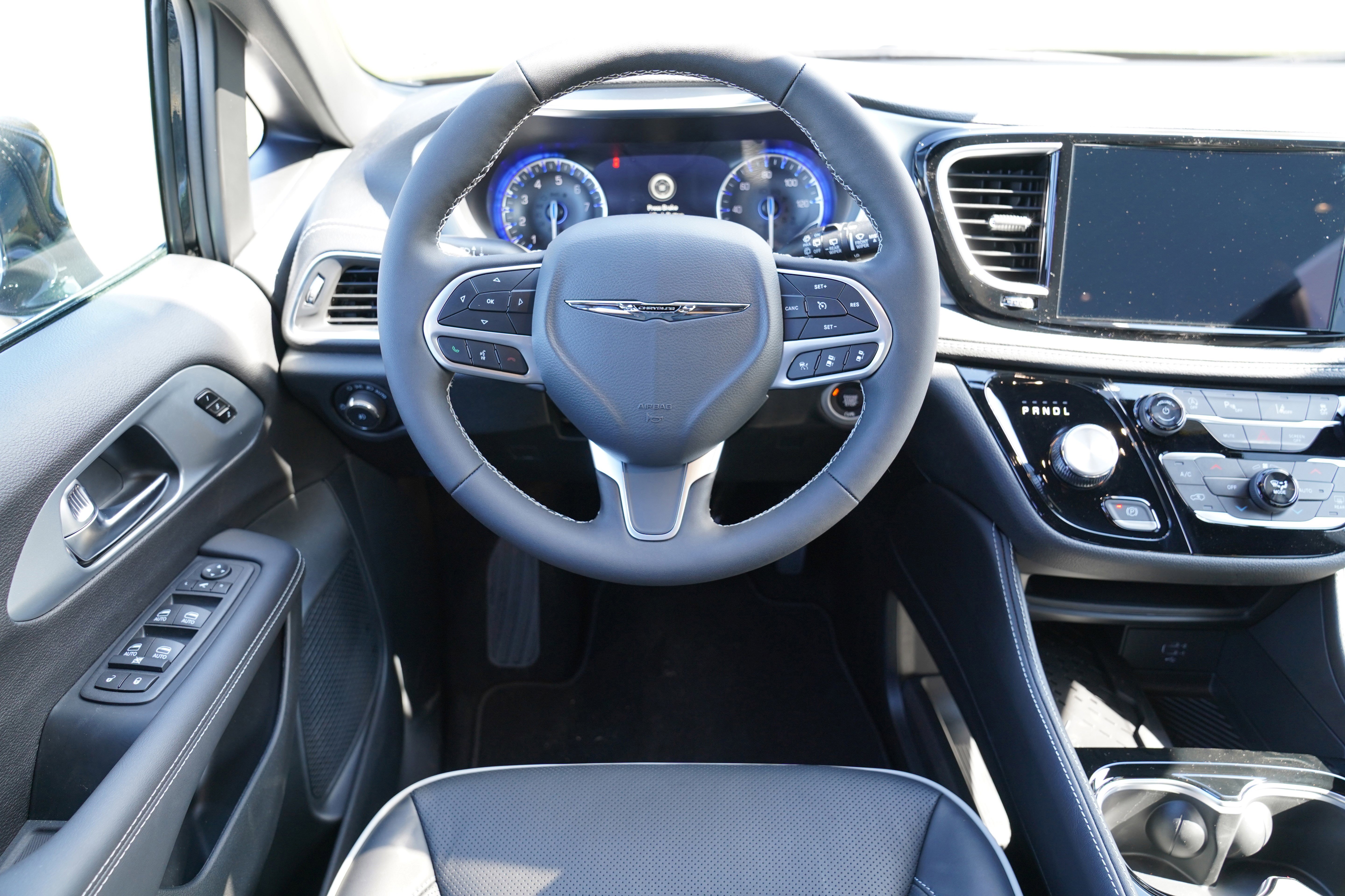 New 2026 Chrysler Pacifica Limited image 10