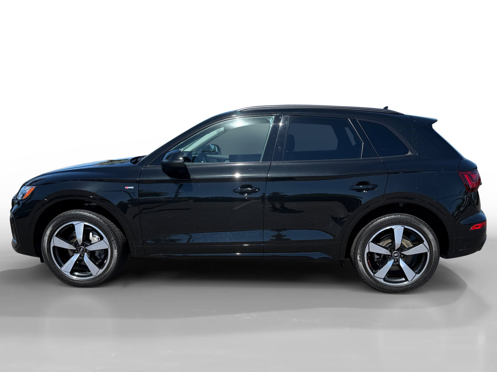 Used 2023 Audi Q5 2.0T Premium Plus w/ Premium Plus Package AWD/4WD image 2