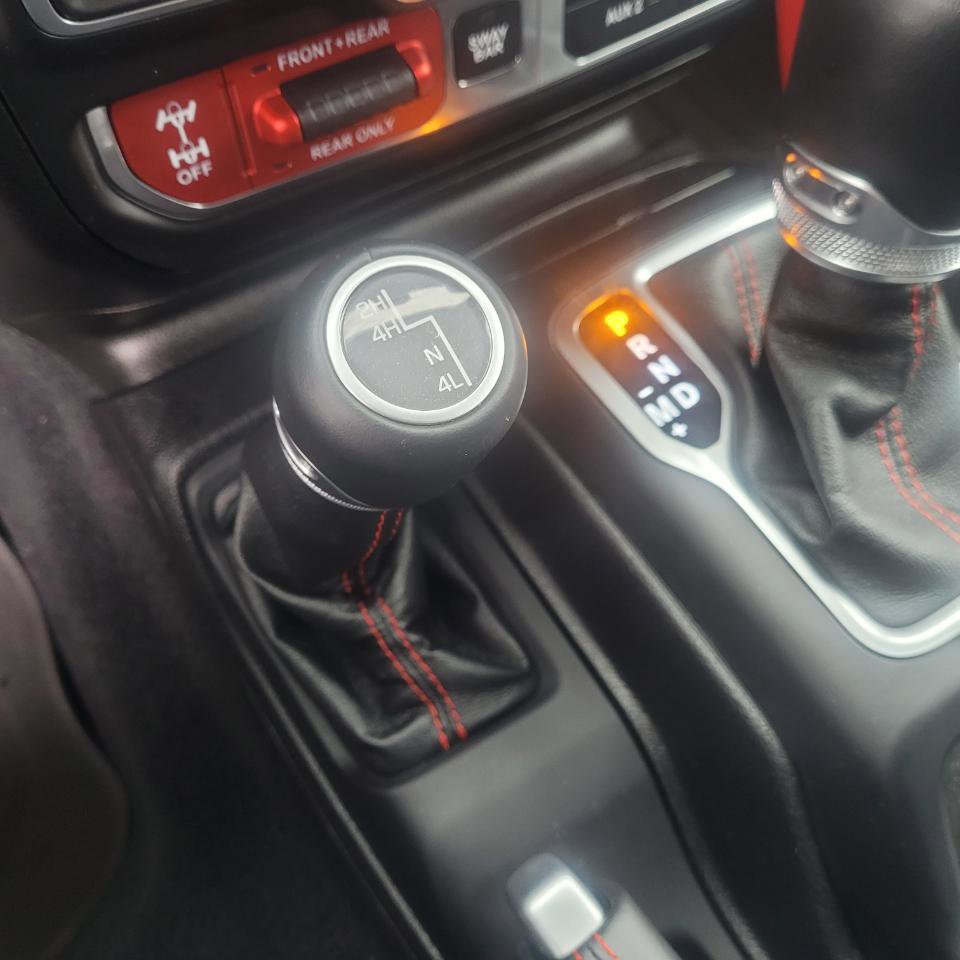 Used 2018 Jeep Wrangler Unlimited Rubicon w/ Dual Top Group image 23