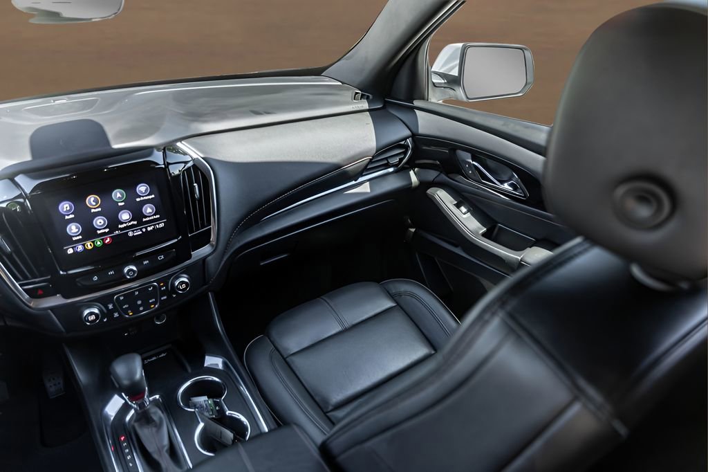 Used 2023 Chevrolet Traverse RS FWD image 28