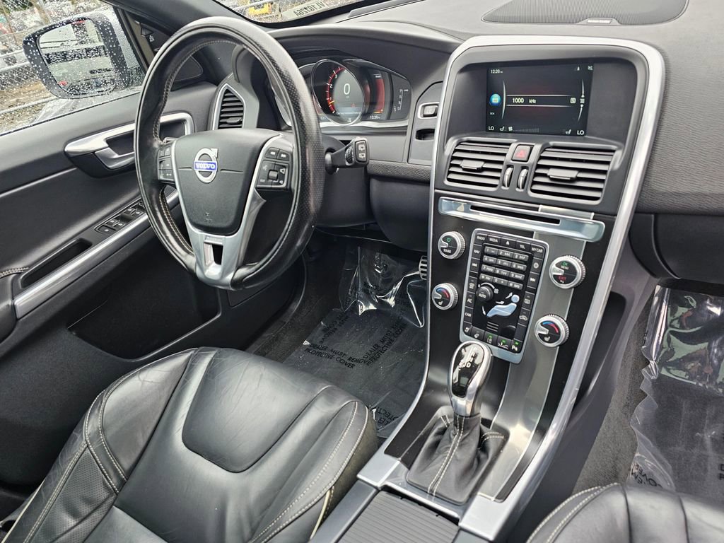 Used 2016 Volvo XC60 T6 R-Design Platinum w/ Climate Package image 11