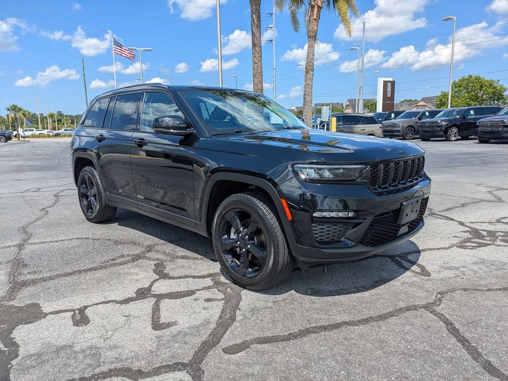 Used 2023 Jeep Grand Cherokee Limited w/ Black Appearance Package AWD/4WD video 2