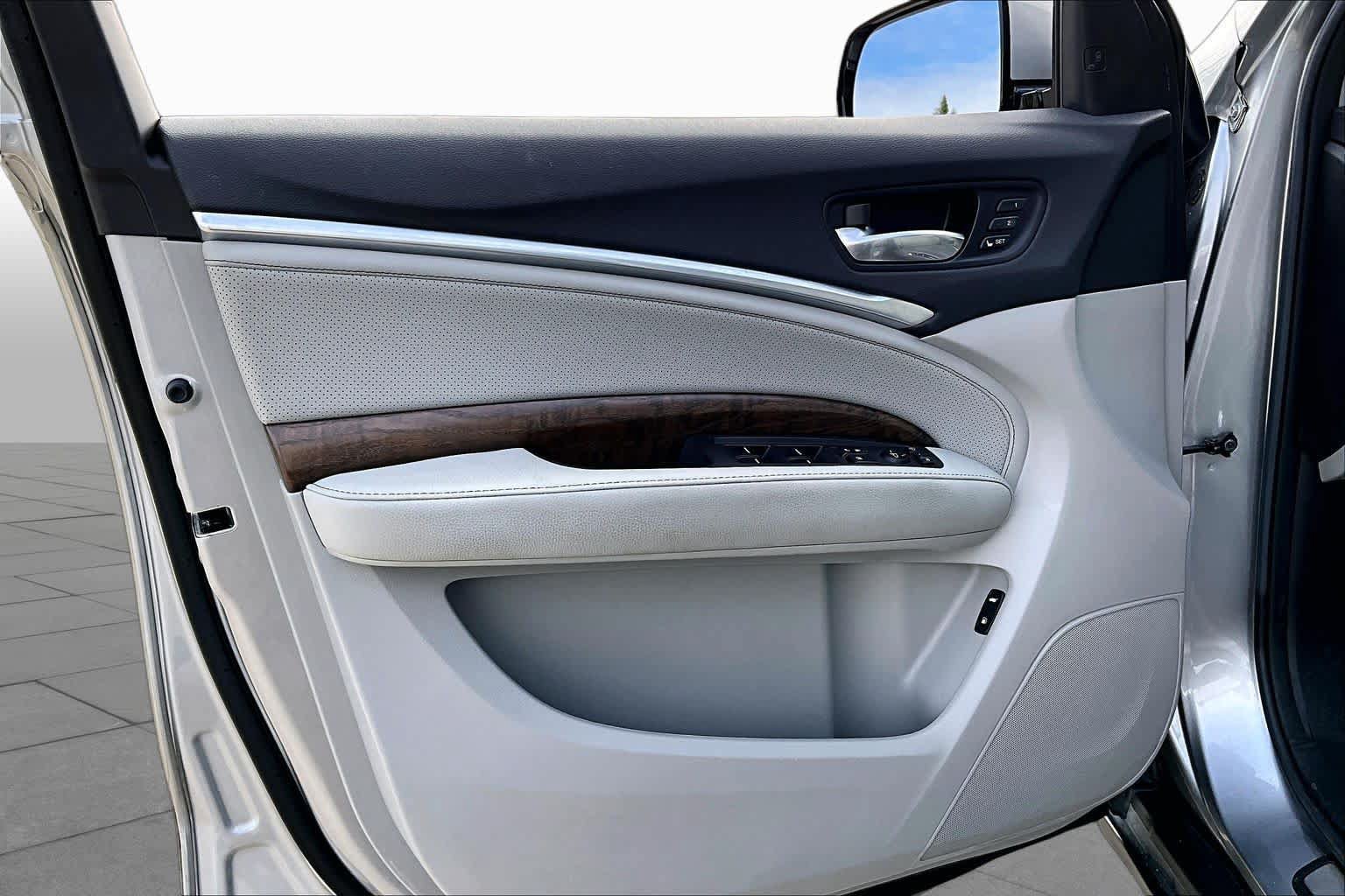 Used 2020 Acura MDX w/ Technology Package FWD image 18