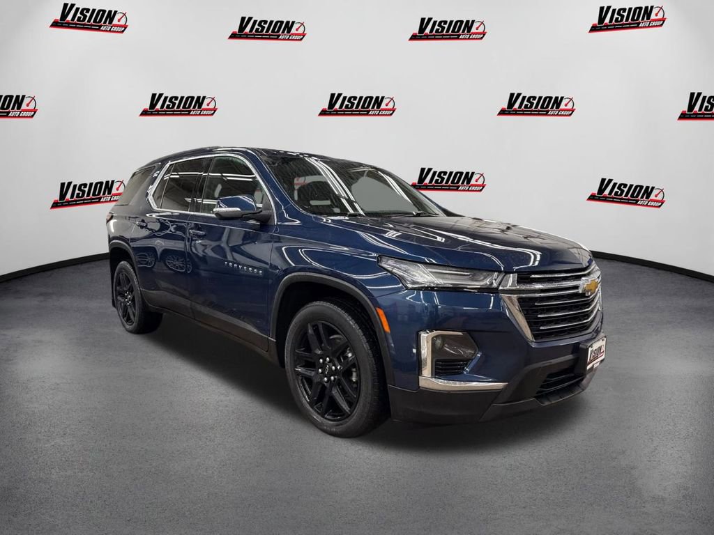 Used 2023 Chevrolet Traverse LT image 3