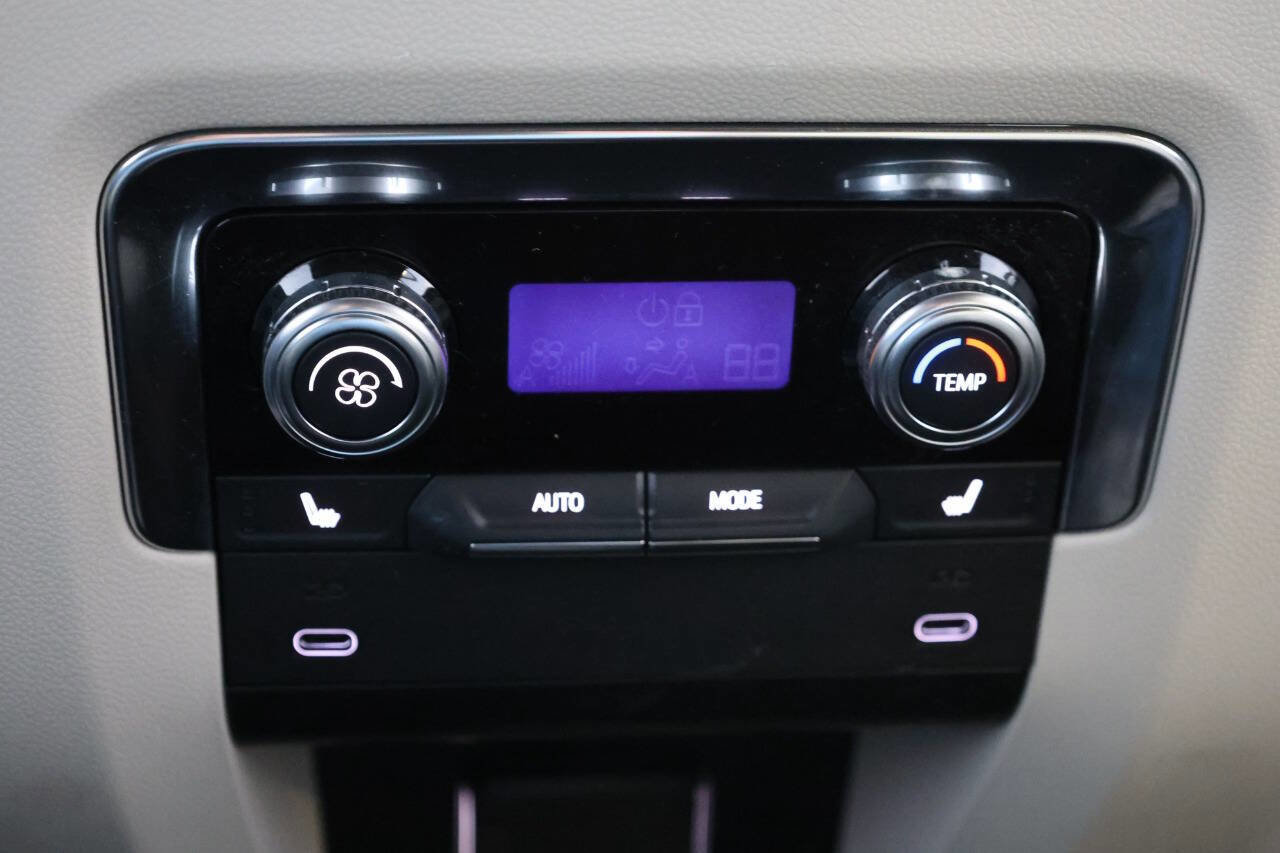 Used 2025 GMC Yukon XL Denali w/ Sun & Power Step Package image 22