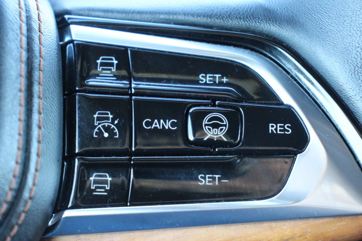 Used 2023 Jeep Grand Cherokee Summit AWD/4WD image 29