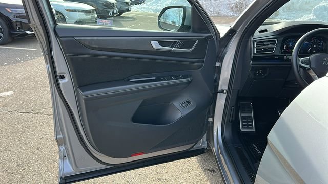 Used 2024 Volkswagen Atlas Cross Sport SEL R-Line image 8