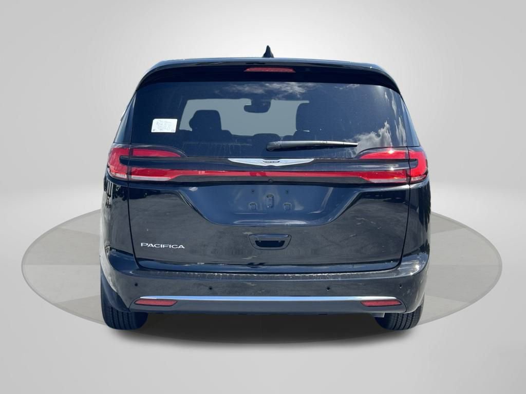 New 2025 Chrysler Pacifica Select w/ Uconnect Theater Family Group image 5