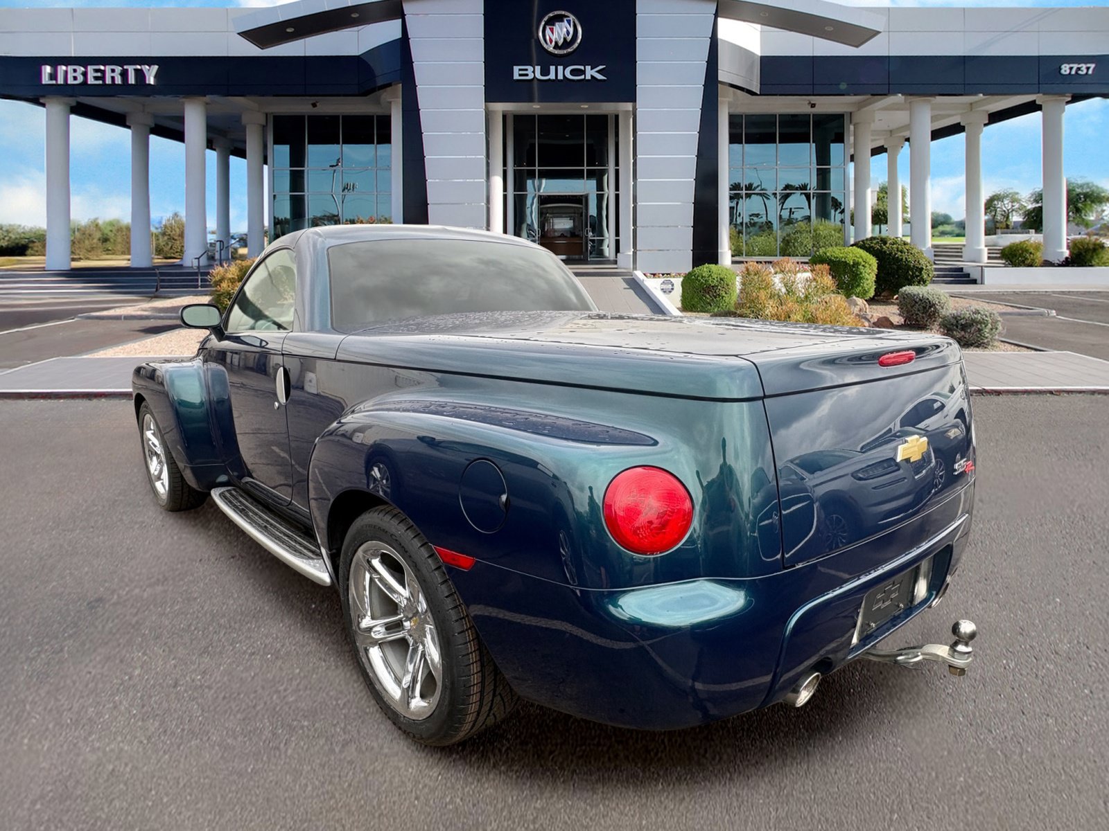 Used 2005 Chevrolet SSR w/ Preferred Equipment Group RWD image 3