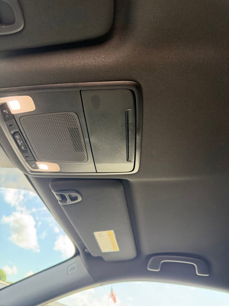 Used 2025 Honda Pilot Sport image 19